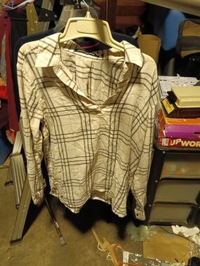 Casual Plaid Button-Front Women’s Shirt - Cream/Black